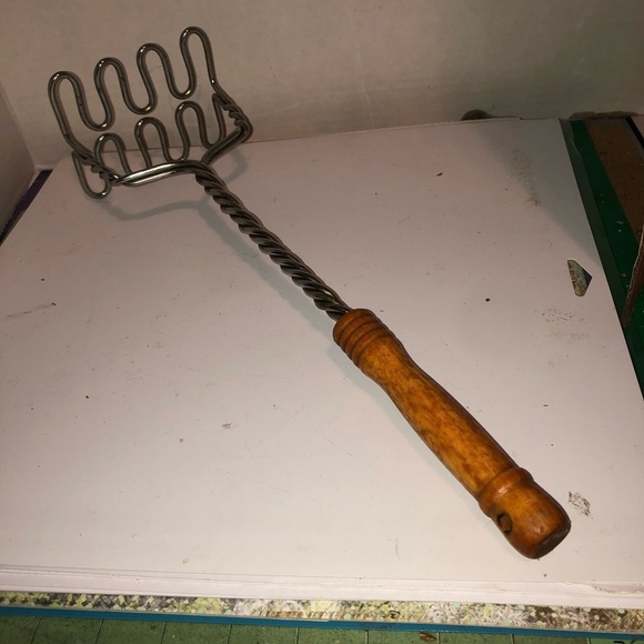 Vintage Wooden Handle Metal Potato Masher- farmhouse decor or a lot of potatoes - Picture 6 of 7